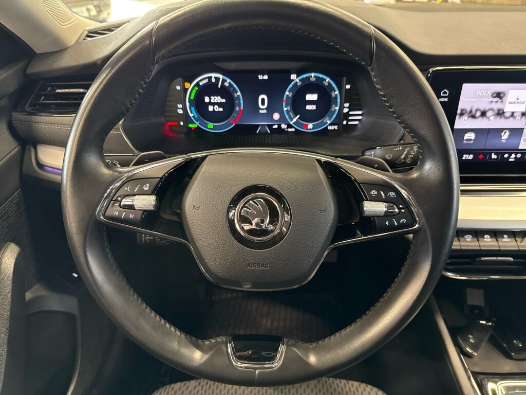 Skoda Octavia 2021 Punainen