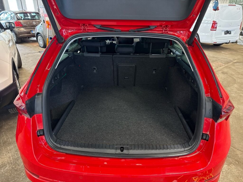 Skoda Octavia 2021 Punainen