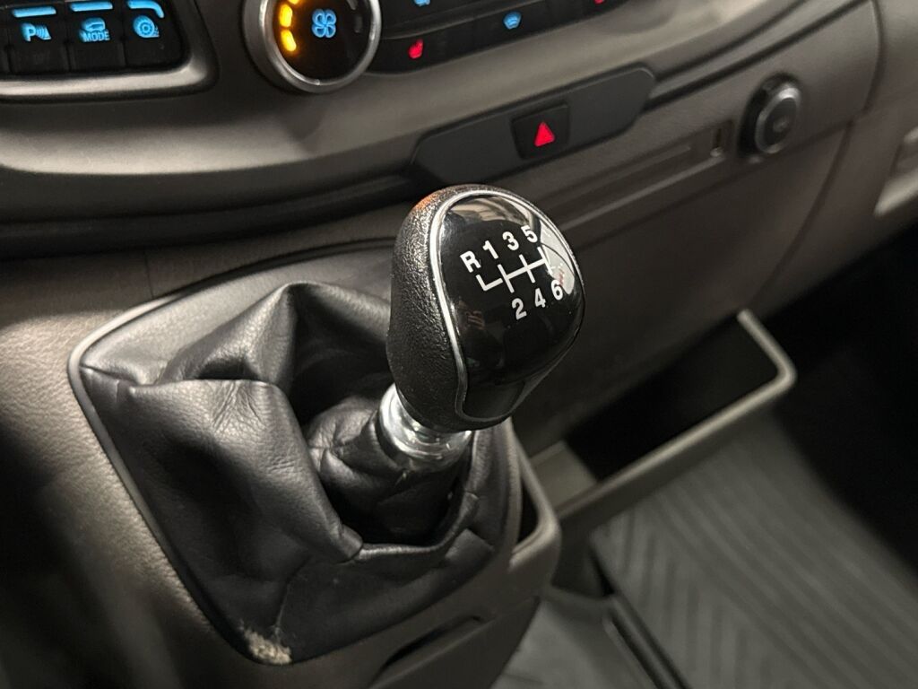 Ford Transit 2021 Valkoinen