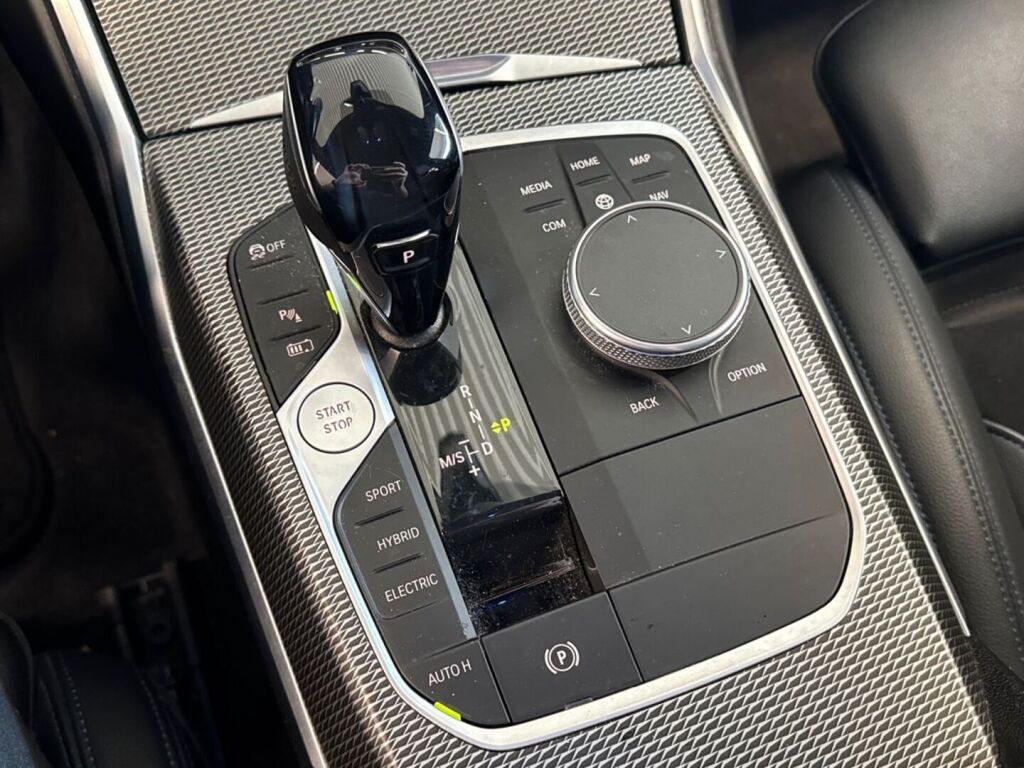 BMW 330 2021 Valkoinen