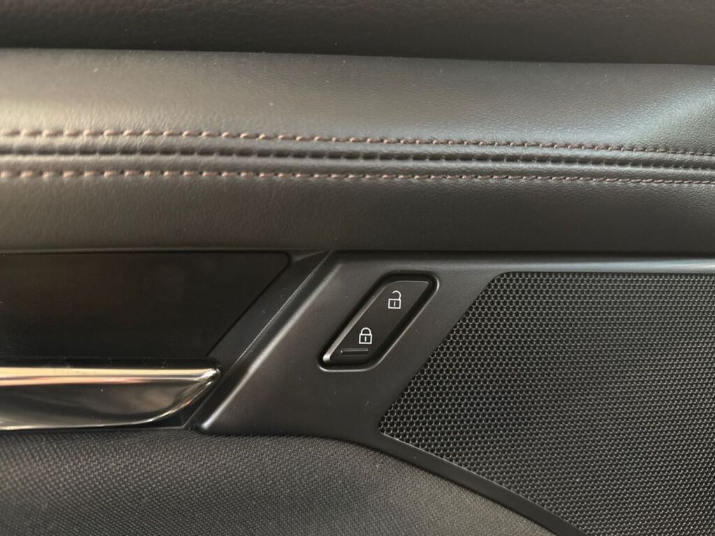 Mazda Mazda3 2021 Musta
