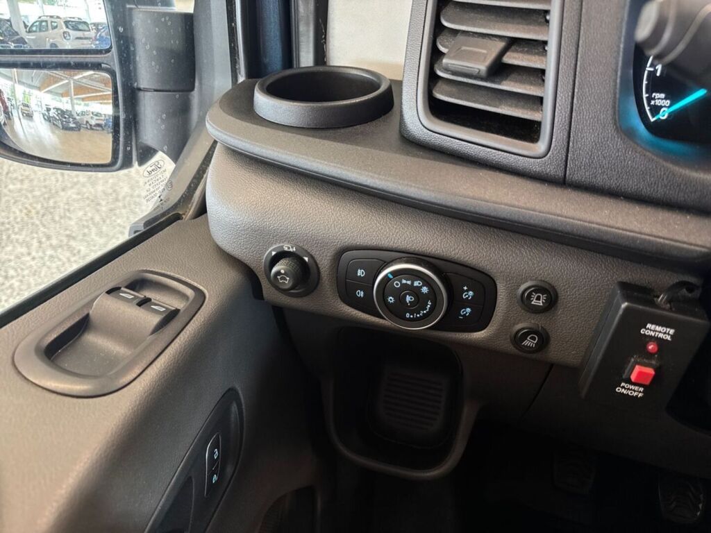 Ford Transit 2021 Sininen