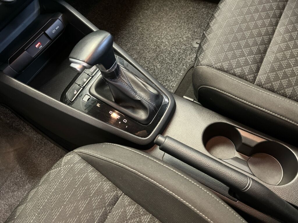 Kia Rio 2021 Musta