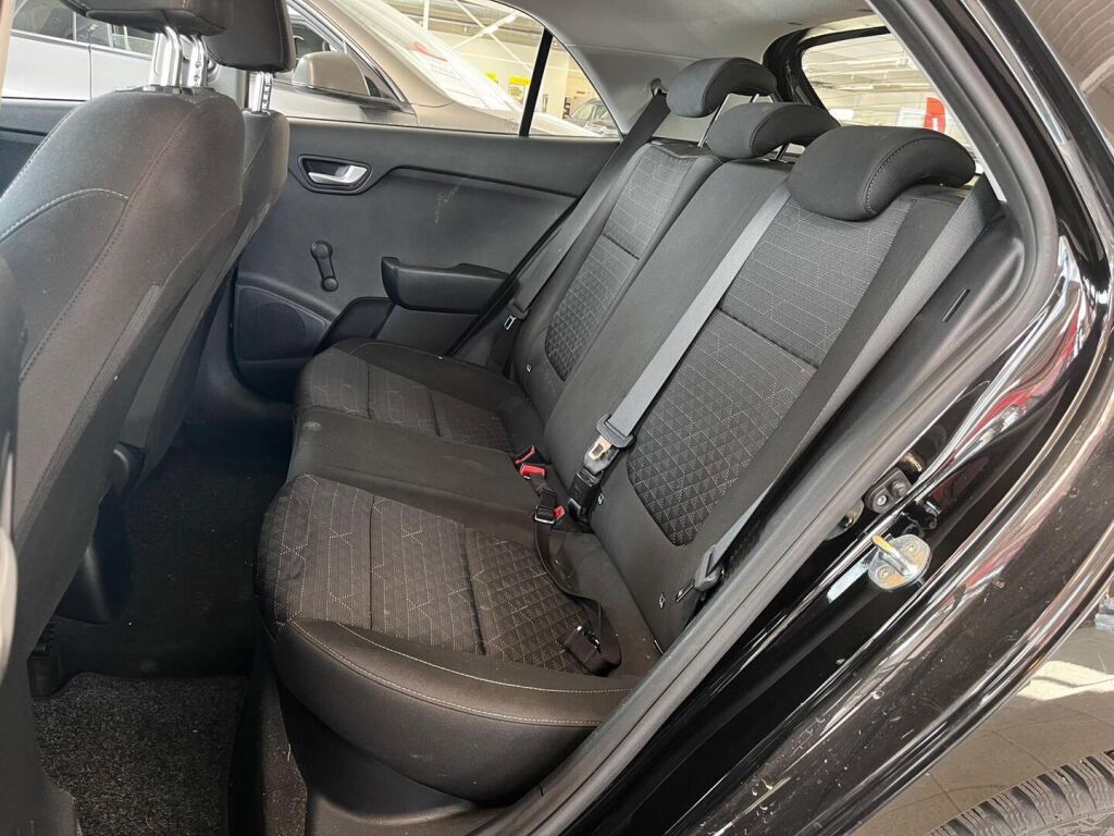 Kia Rio 2021 Musta
