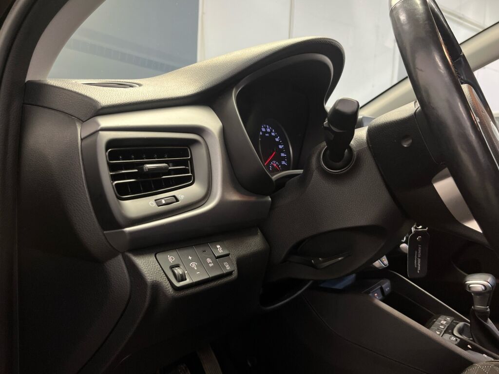 Kia Rio 2021 Musta