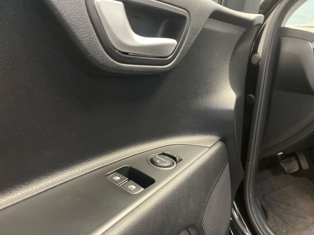 Kia Rio 2021 Musta