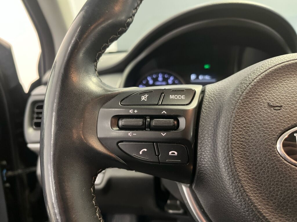 Kia Rio 2021 Musta