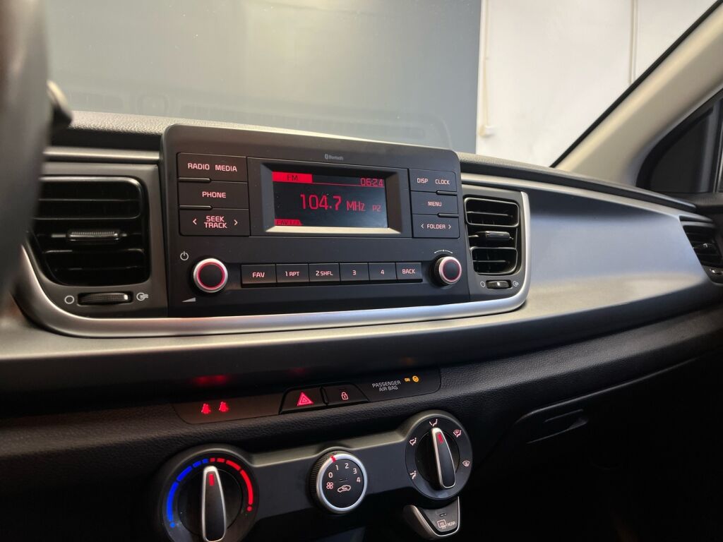 Kia Rio 2021 Musta