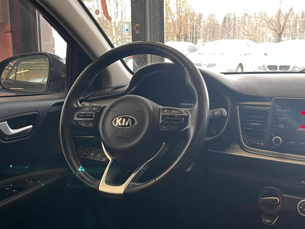 Kia Rio 2021 Musta