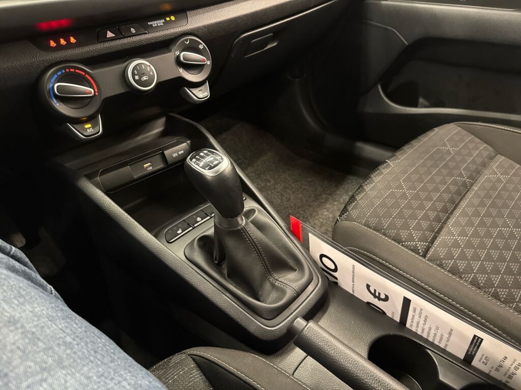 Kia Rio 2021 Punainen