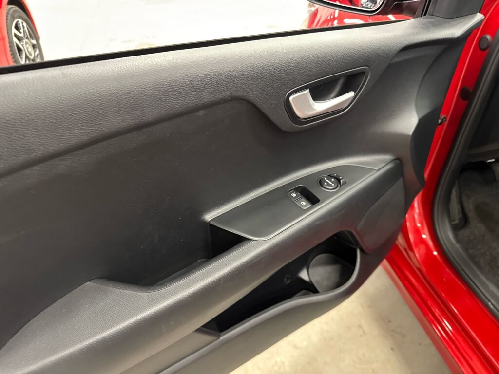 Kia Rio 2021 Punainen