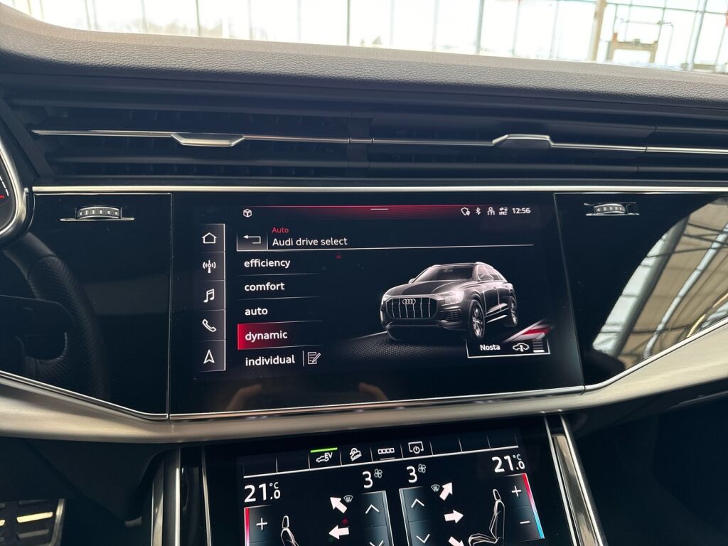 Audi Q8 2021 Musta