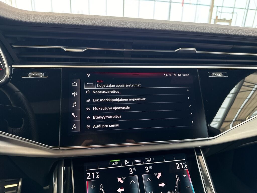 Audi Q8 2021 Musta