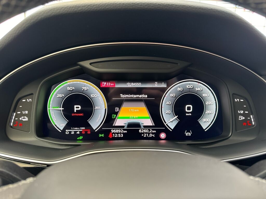 Audi Q8 2021 Musta