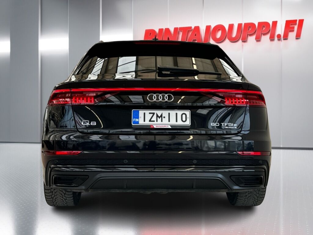 Audi Q8 2021 Musta