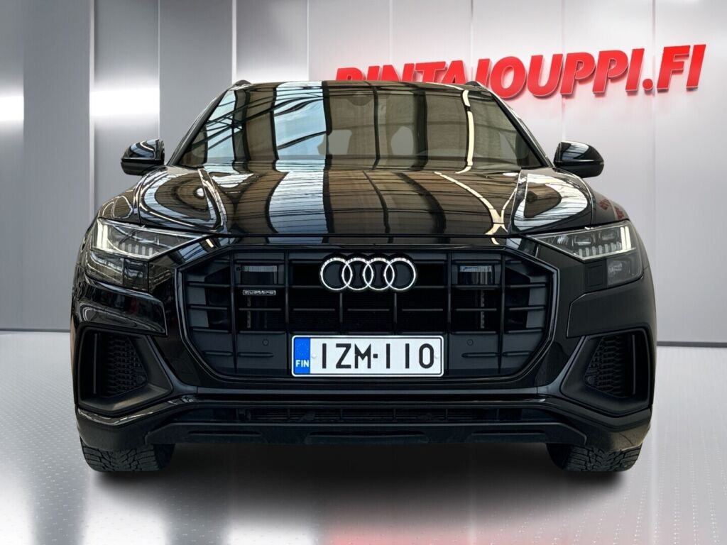 Audi Q8 2021 Musta
