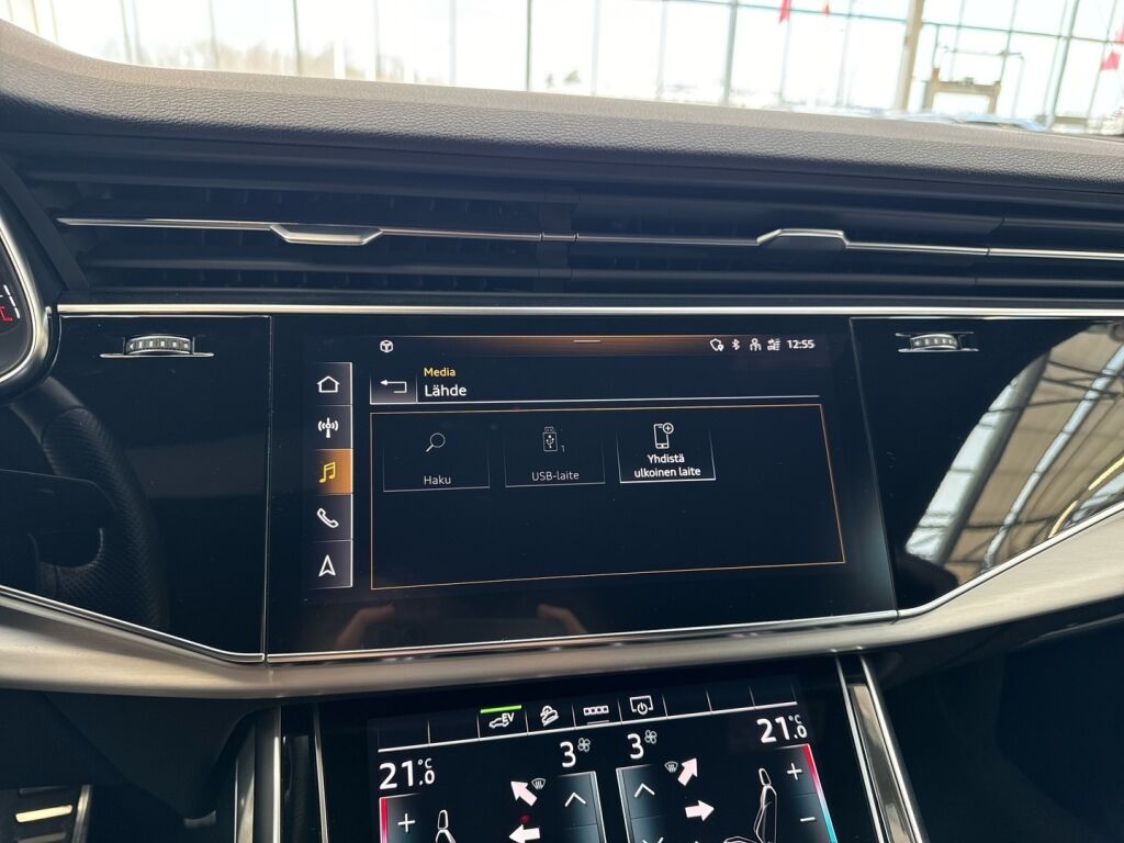 Audi Q8 2021 Musta