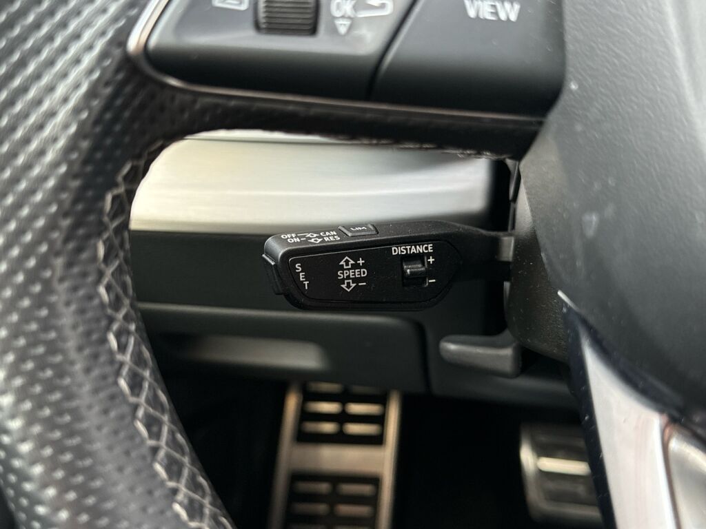 Audi Q8 2021 Musta