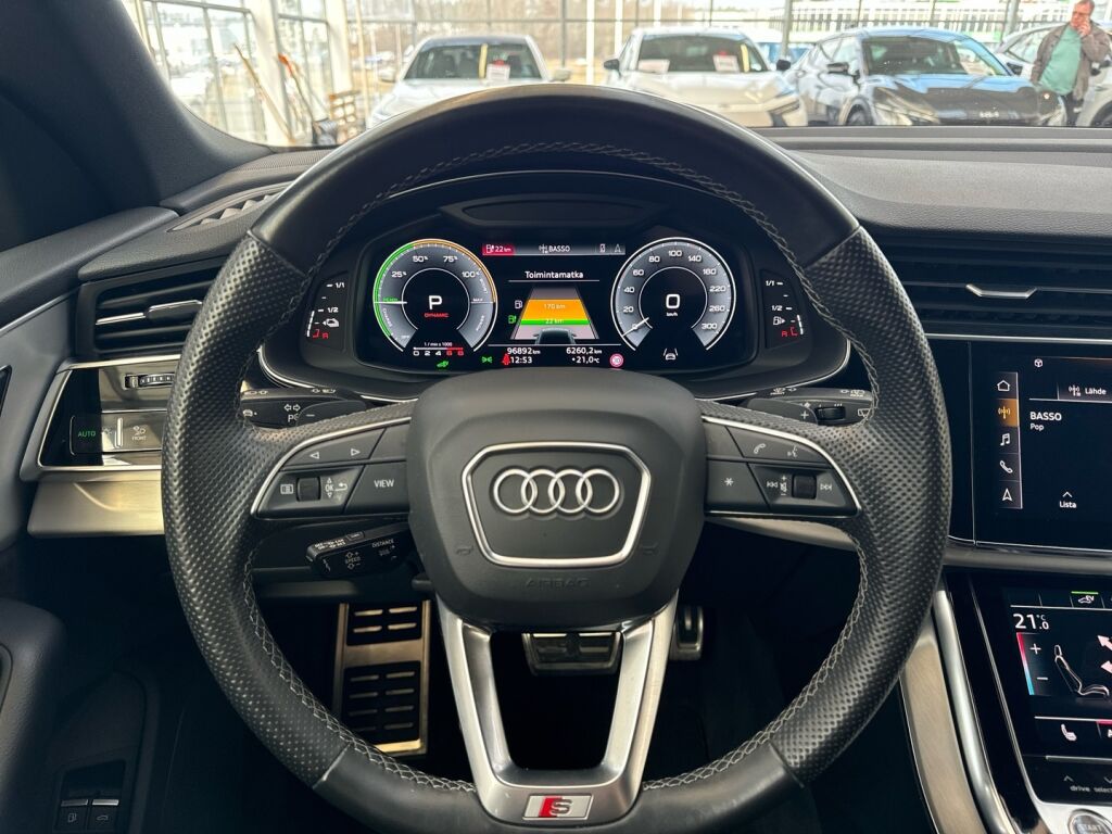 Audi Q8 2021 Musta