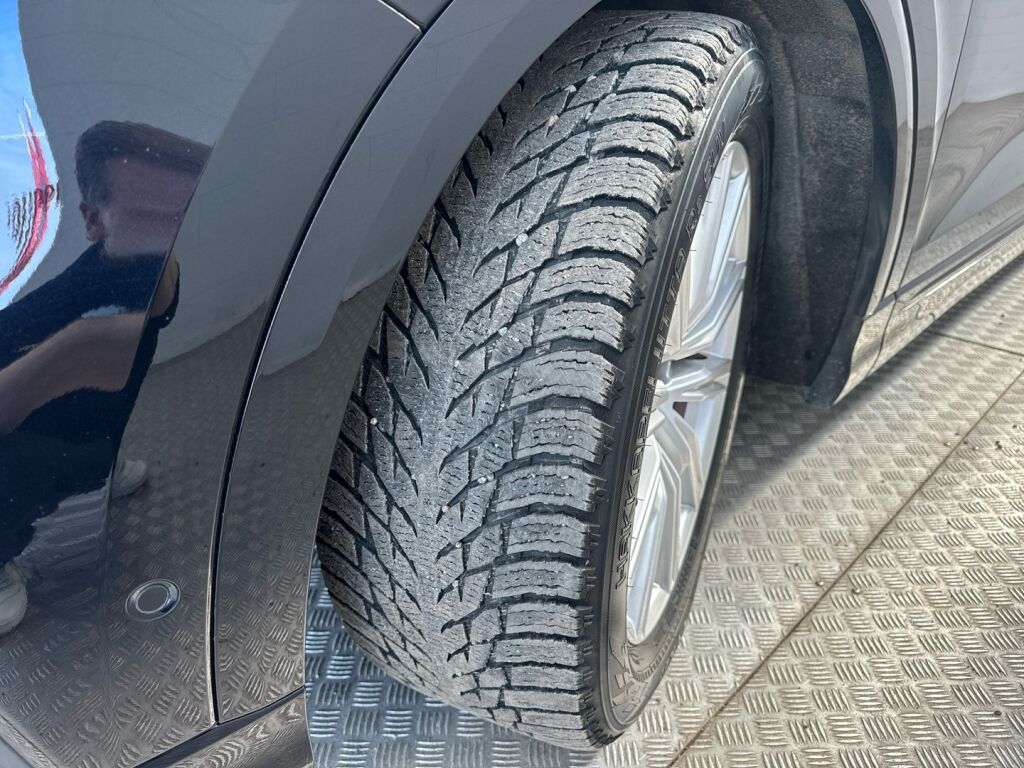 Audi Q8 2021 Musta