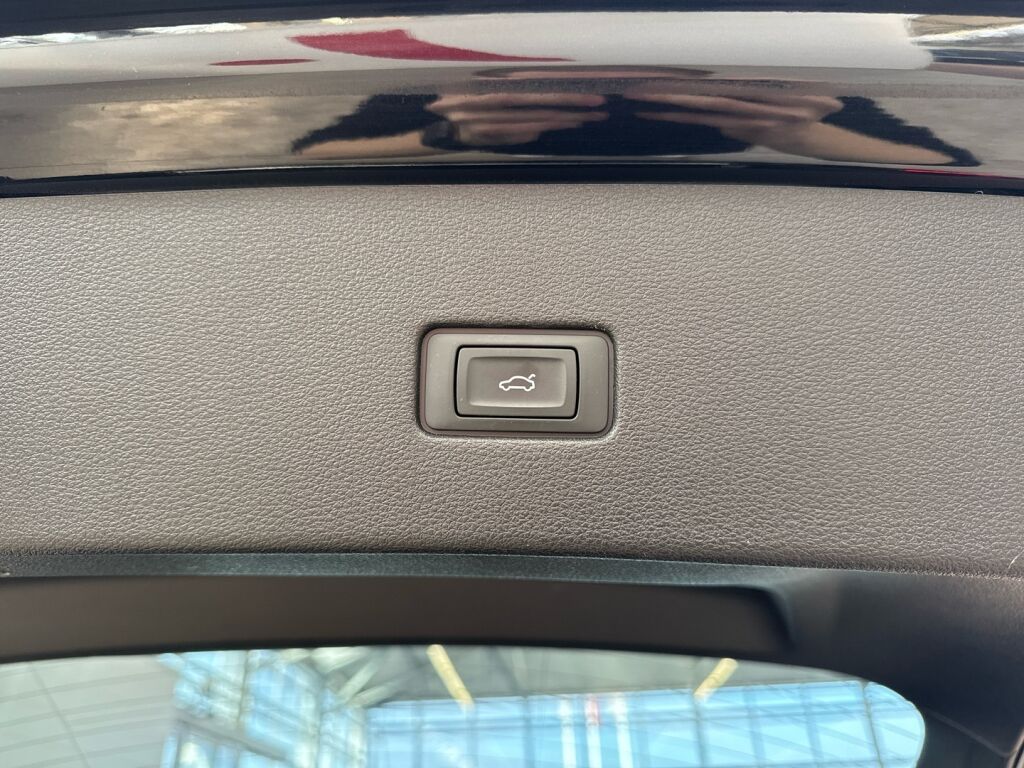 Audi Q8 2021 Musta
