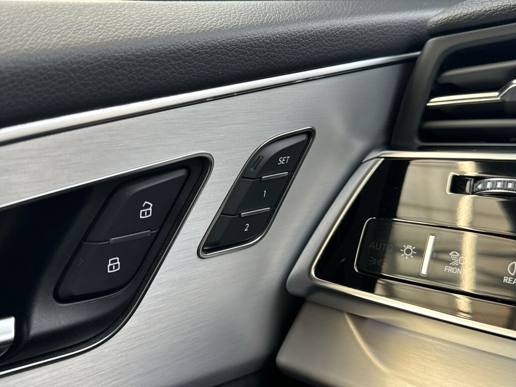 Audi Q8 2021 Musta