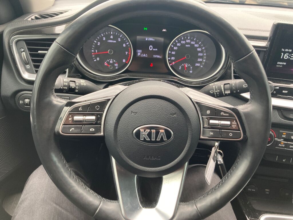 Kia Ceed 2022 Metallinhohto Hopea