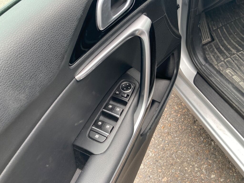 Kia Ceed 2022 Metallinhohto Hopea