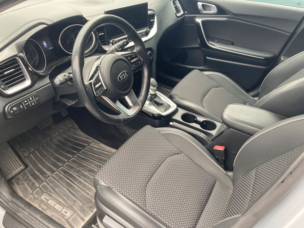 Kia Ceed 2022 Metallinhohto Hopea