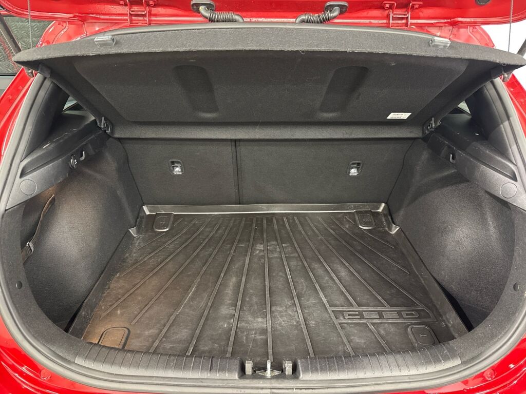 Kia Ceed 2021 Punainen