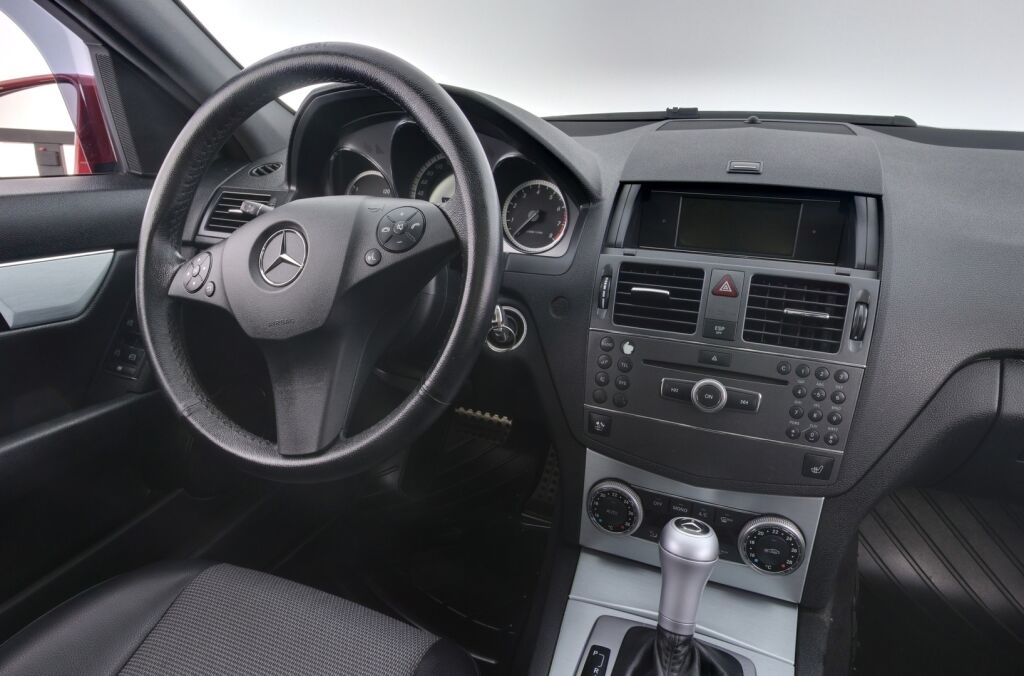 Mercedes-Benz C 2010 Punainen