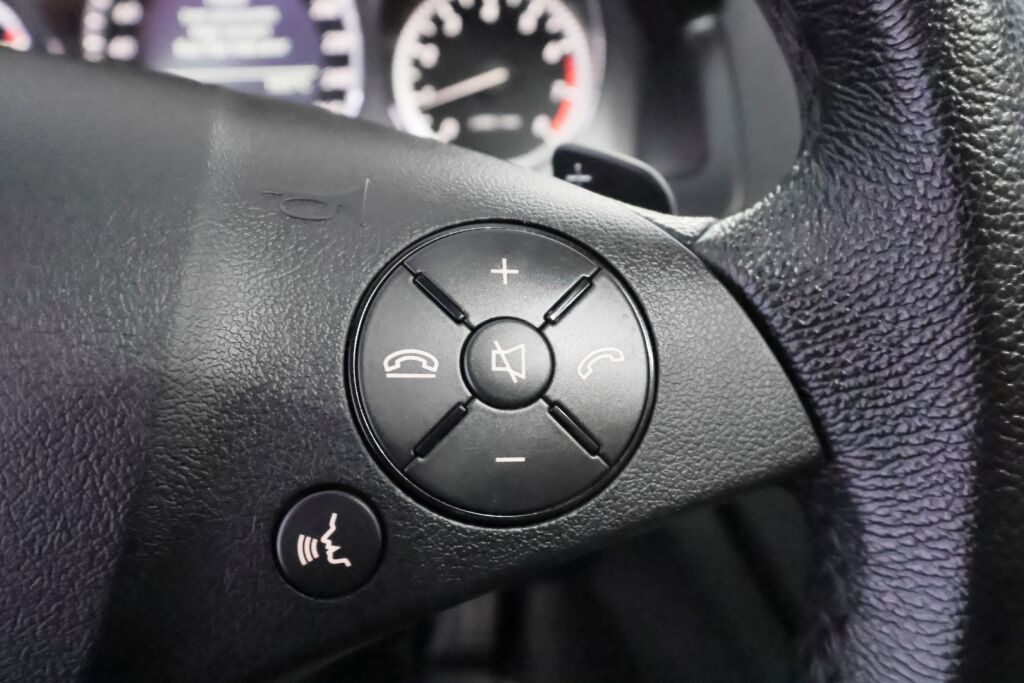 Mercedes-Benz C 2010 Punainen