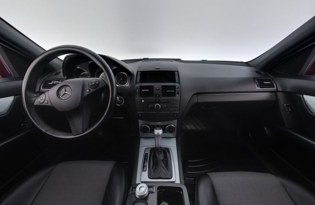 Mercedes-Benz C 2010 Punainen