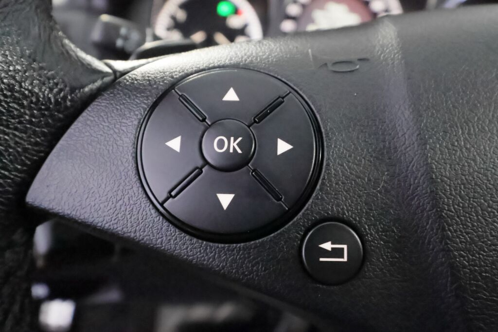 Mercedes-Benz C 2010 Punainen