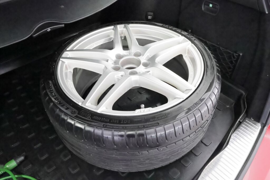 Mercedes-Benz C 2010 Punainen