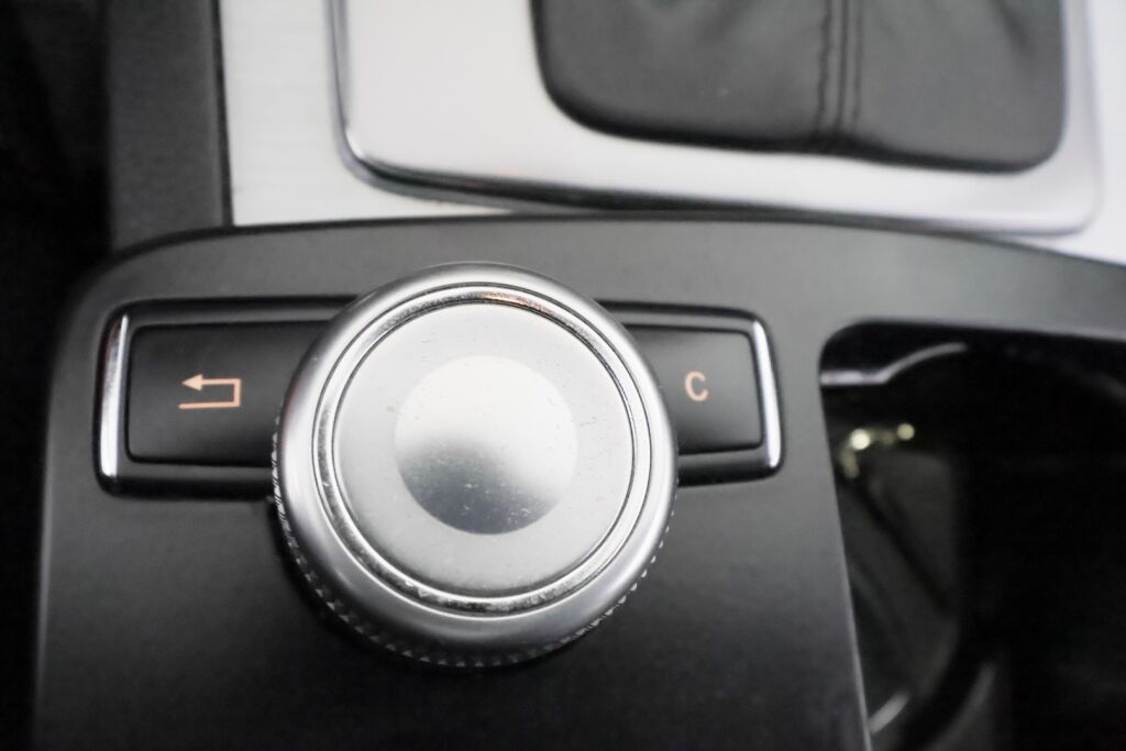 Mercedes-Benz C 2010 Punainen