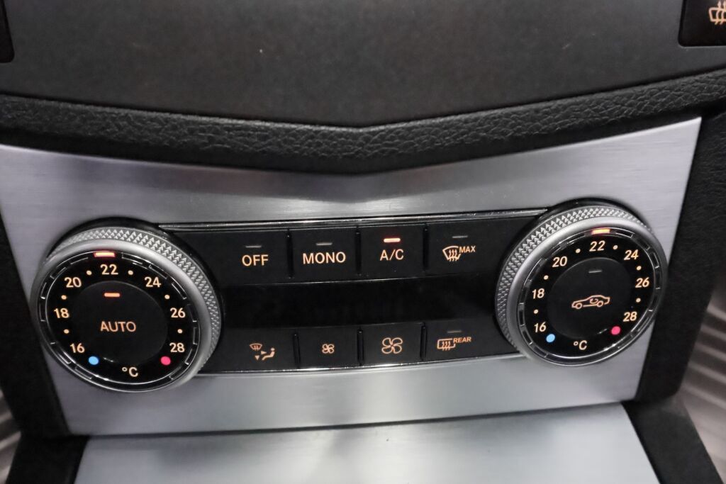 Mercedes-Benz C 2010 Punainen