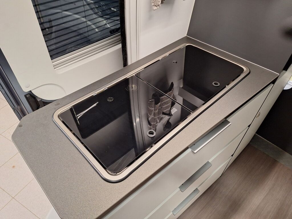 Adria TWIN 640 SGX 2021 Harmaa