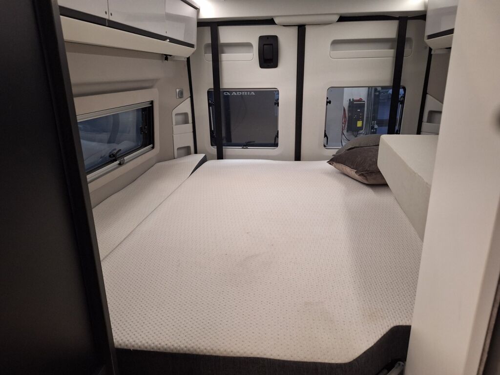 Adria TWIN 640 SGX 2021 Harmaa