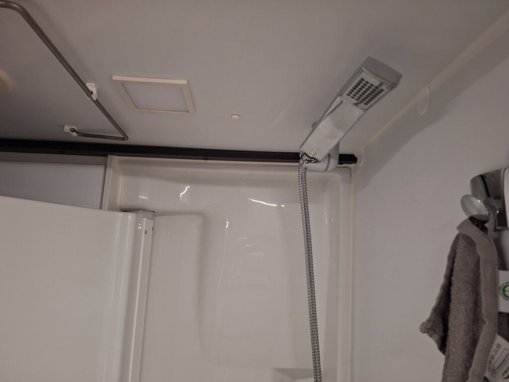 Adria TWIN 640 SGX 2021 Harmaa