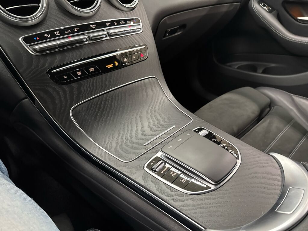 Mercedes-Benz GLC 2021 Musta