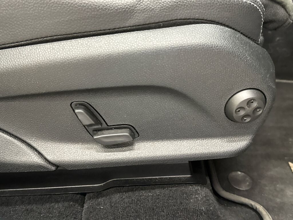 Mercedes-Benz GLC 2021 Musta
