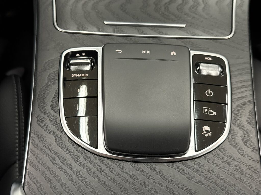 Mercedes-Benz GLC 2021 Musta