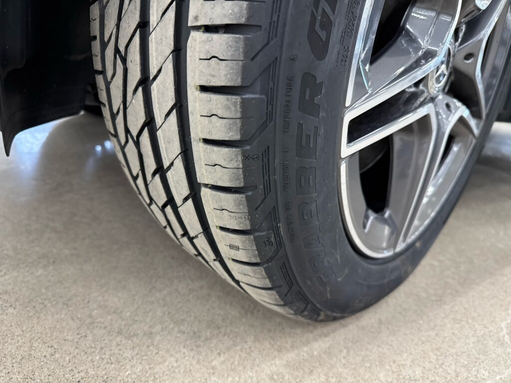 Mercedes-Benz GLC 2021 Musta