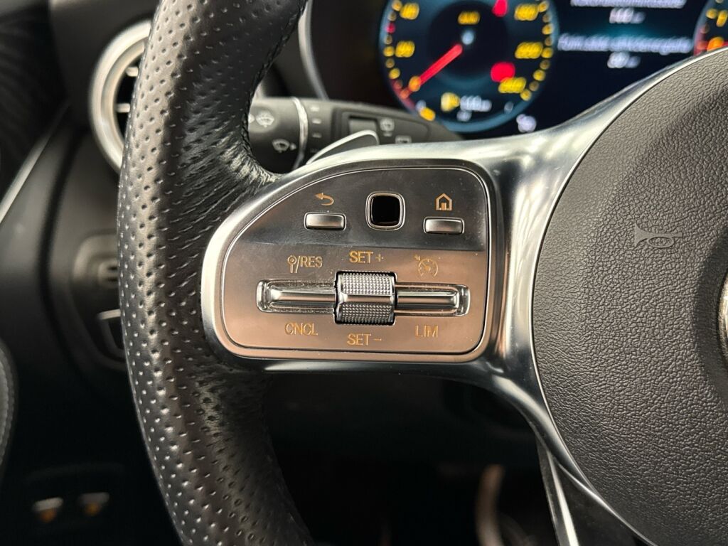 Mercedes-Benz GLC 2021 Musta