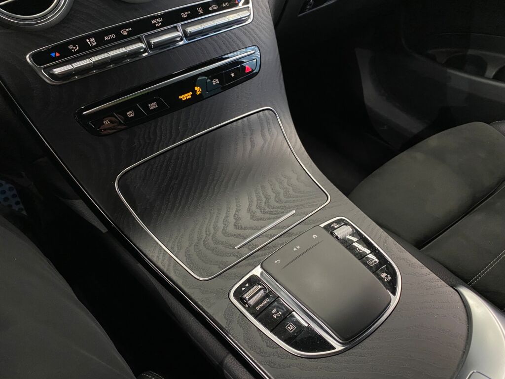 Mercedes-Benz GLC 2021 Musta