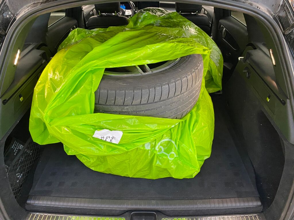 Mercedes-Benz GLC 2021 Musta