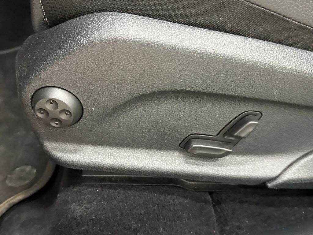 Mercedes-Benz GLC 2021 Musta