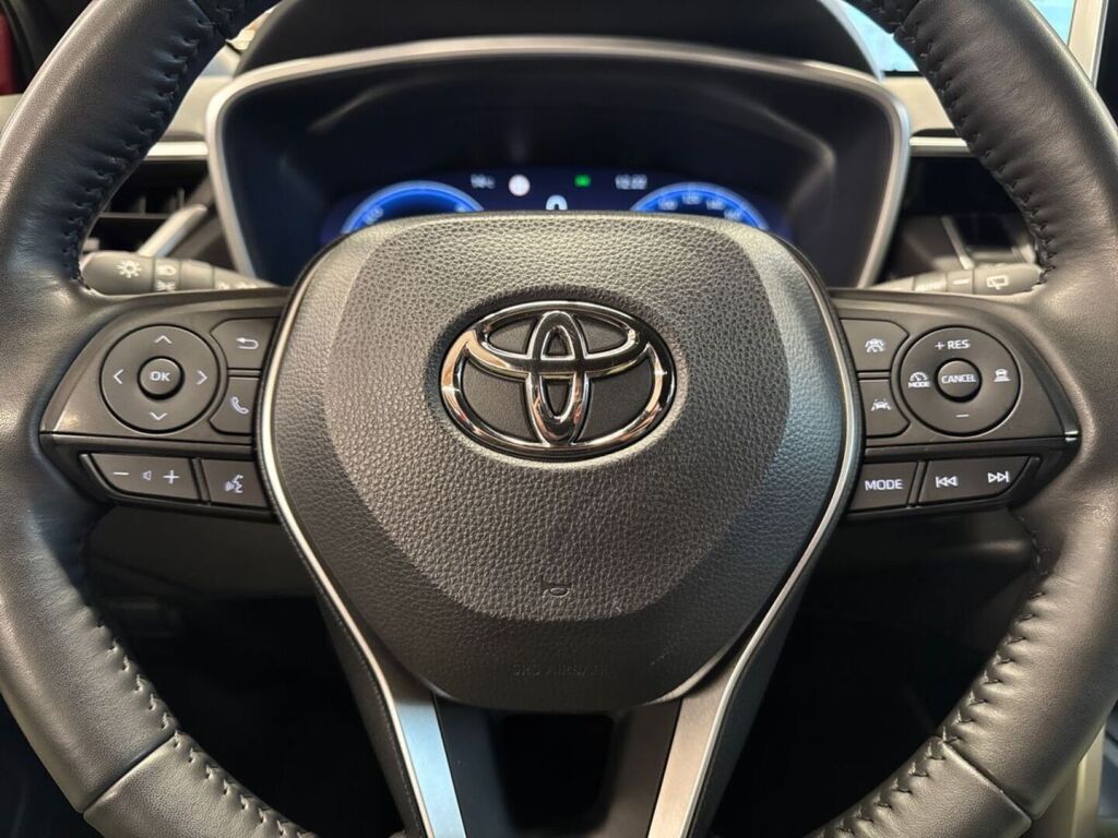 Toyota Corolla Cross 2022 Punainen