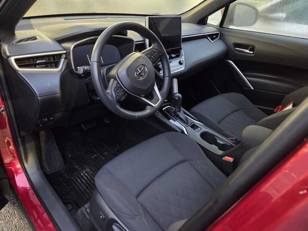 Toyota Corolla Cross 2022 Punainen